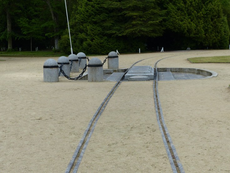 The clearing where the carriage was brought in 1918 and 1940