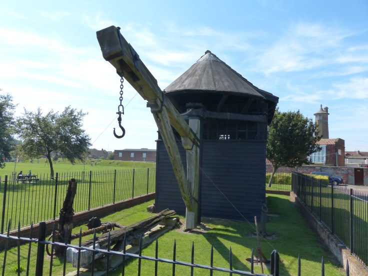 The treadwheel crane was originally built in 1667 and was used within the Naval dockyard in the town
