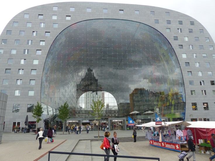 The outside of the mall - quite stunning architecture