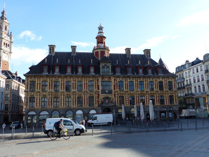 Riding through Lille