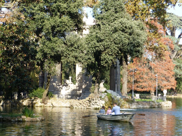A lovely park for a lunch spot, and today it didn't rain!